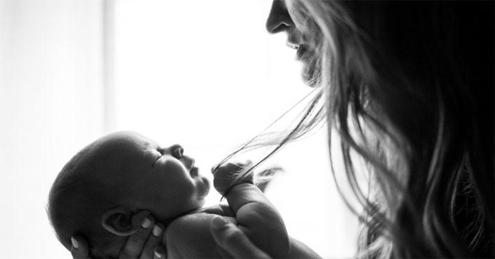 Sebelum Moms Melahirkan, Ketahui Dulu Yuk 5 Cara Mengurus Bayi Baru Lahir Ini!