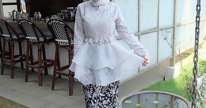 kebaya model plum