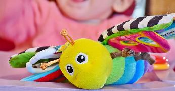 5 Mainan Buat Bayi Untuk Hadiah Bingkisan Lebaran. Yuk Cari Tahu!