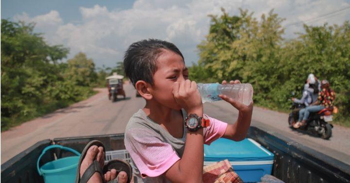 Memberikan Air Putih Juga Mencegah Anak BAB