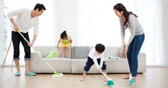 Dads, Ini 7 Tips Kompak Bersihkan Rumah Bersama Keluarga. Coba Yuk?