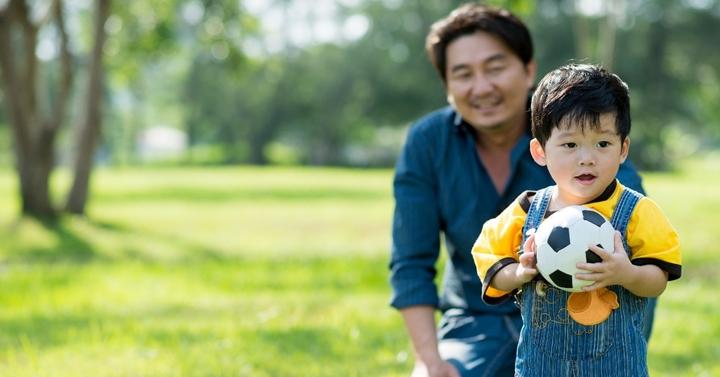 Tips Mendidik Anak Balita Bagi Seorang Ayah Mendukung Setiap Hal Yang Dilakukan Anak