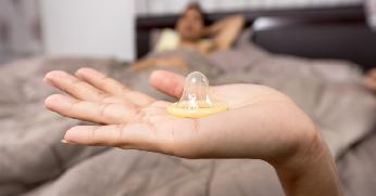 Apakah Benar Kondom Efektif Mencegah Hamil?