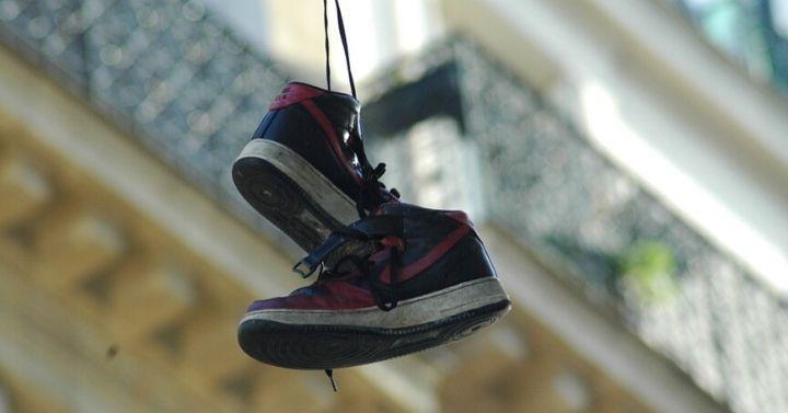Mencuci Sneakers