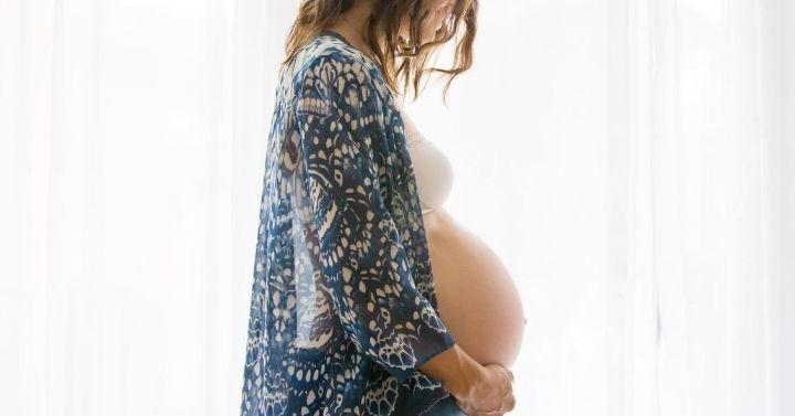 bentuk perut ibu hamil 9 bulan
