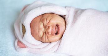 Penyebab Dan Cara Mengatasi Bayi Menangis Ketika Tidur Tanpa Sebab